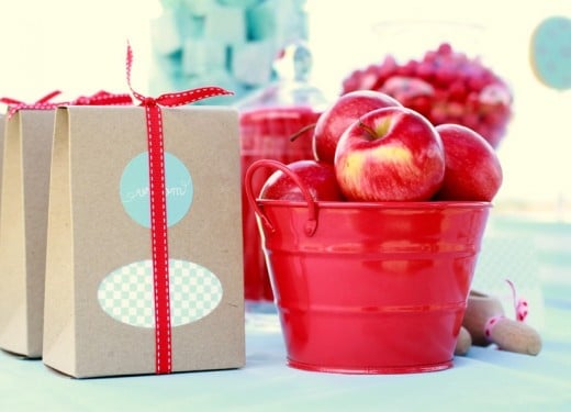 bag sm Red apples and brown bag party