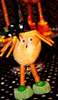 halloween bagel witches