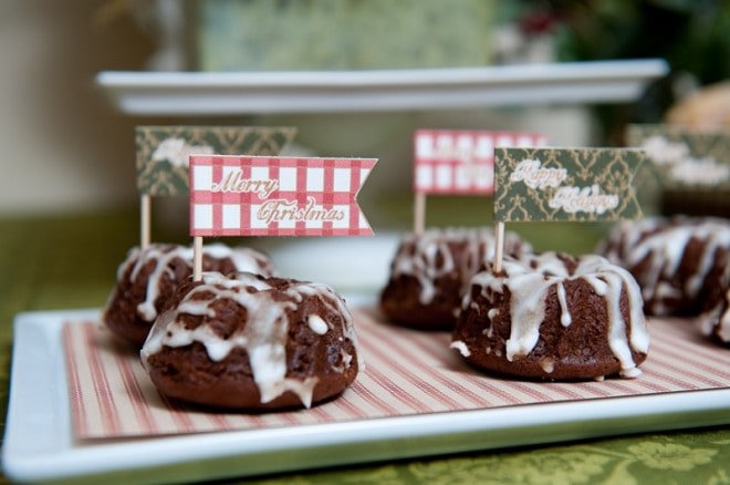 mini bundt cakes flags
